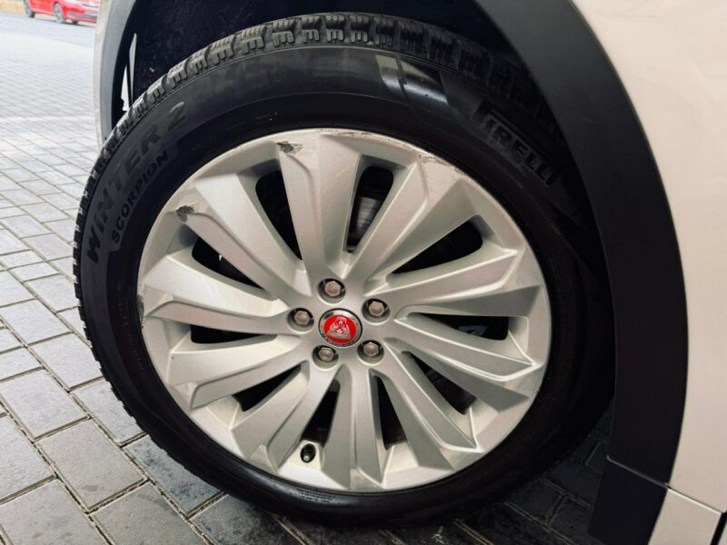Jaguar F-PACE 2.0 D* 180 KM* AUTOMAT* 4x4* PANORAMA DACH* Zarejestrowany*