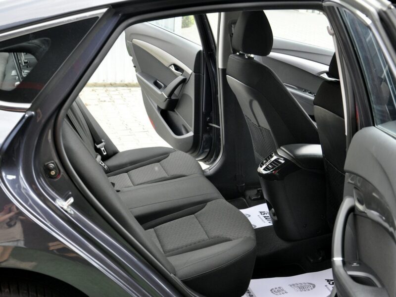 Hyundai i40 1.7CRDi(116KM)Style/Led/Serwisowany/Alu/Pod fotele/Niski przebieg