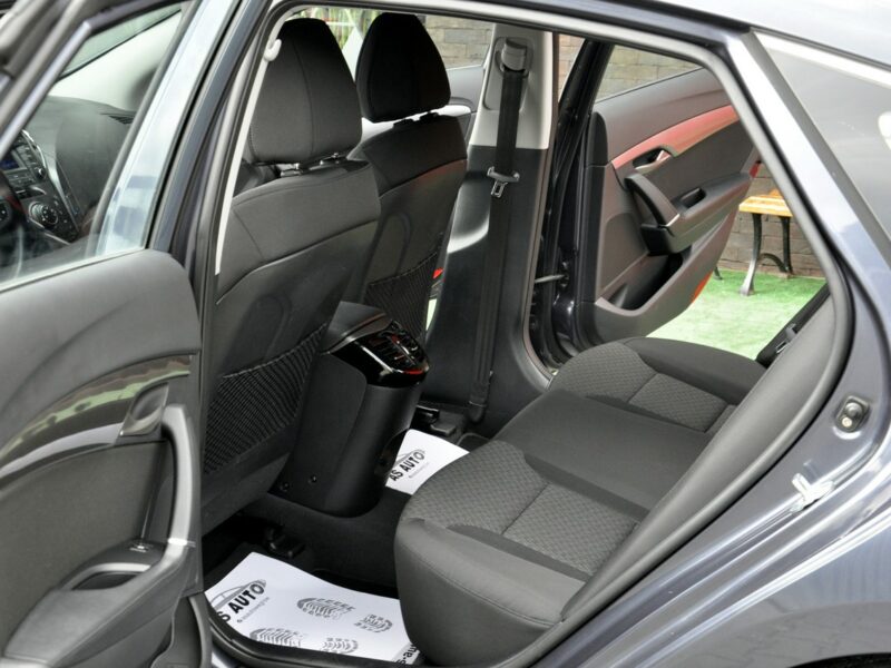 Hyundai i40 1.7CRDi(116KM)Style/Led/Serwisowany/Alu/Pod fotele/Niski przebieg