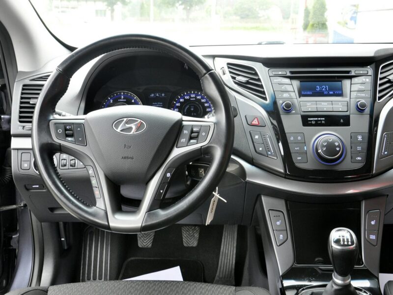 Hyundai i40 1.7CRDi(116KM)Style/Led/Serwisowany/Alu/Pod fotele/Niski przebieg