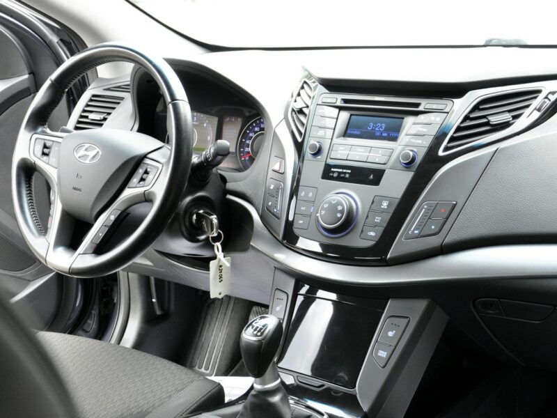 Hyundai i40 1.7CRDi(116KM)Style/Led/Serwisowany/Alu/Pod fotele/Niski przebieg