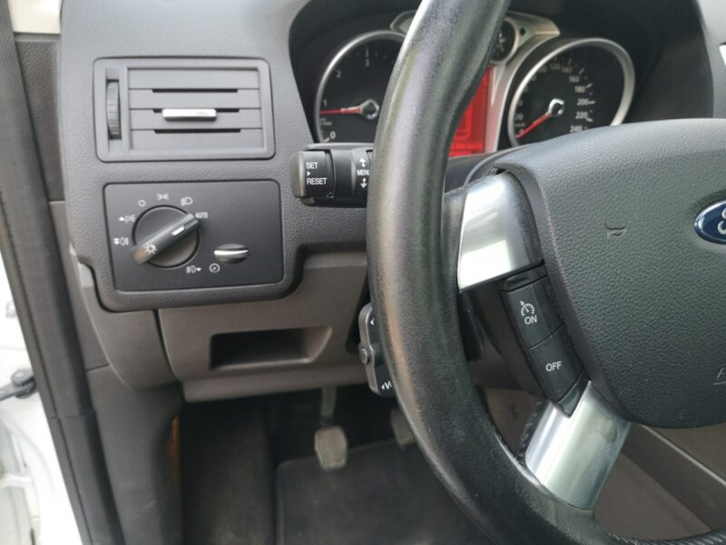 Ford Kuga 2.0 TDCI 163KM Klimatr 4 x 4 Nawi Tempomat Panorama ALU Kamera Serwis I (2008-2012)