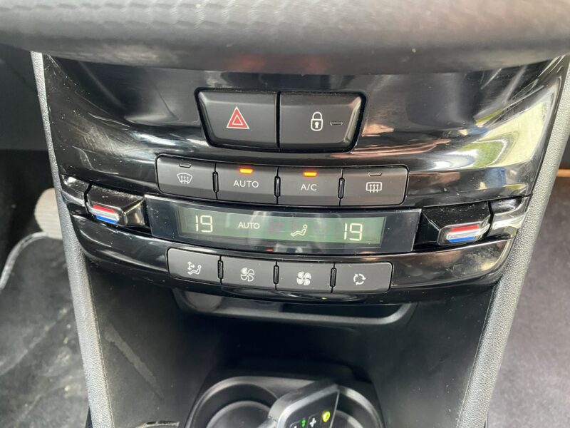 Peugeot 2008 Automat, kamera, po wymianie rozrządu i hamulców,nawigacja,klimatronik I (2013-2019)