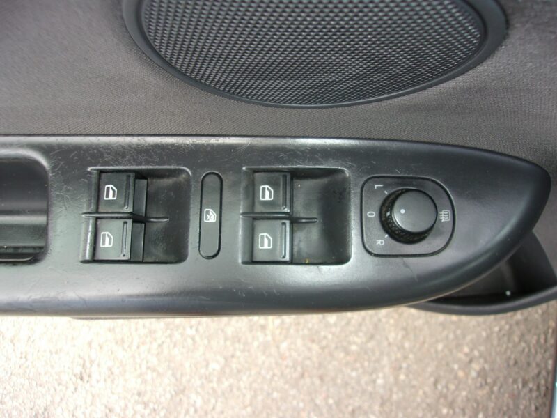 Volkswagen Golf Plus Klimatronic 2-strefowy, Podgrzewane fotele, PDC, Ele. szyby 4x II (2009-)