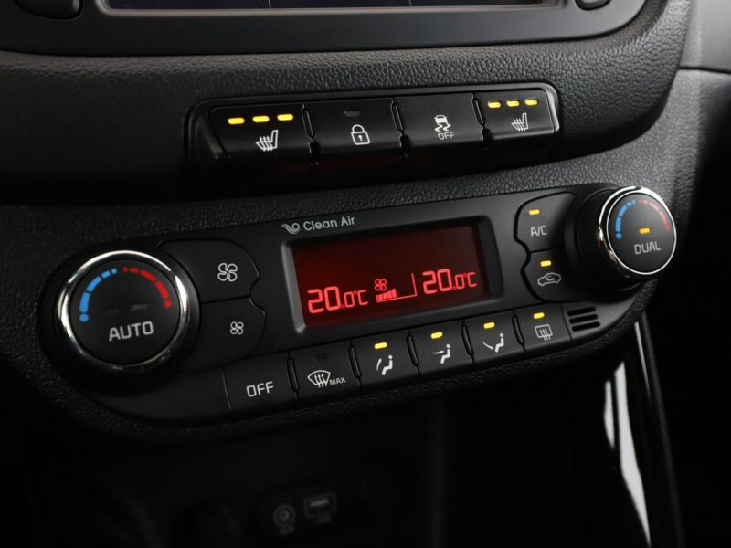 Kia Pro_cee'd navi klima auto grzane fotele kamera i czujniki parkowania
