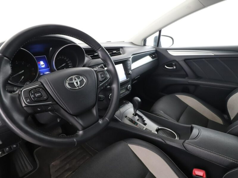 Toyota Avensis automat skóra panorama navi grzane fotele kamera i czujniki parkowania III (2009-)