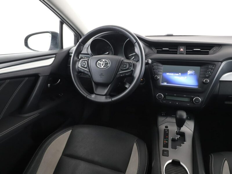 Toyota Avensis automat skóra panorama navi grzane fotele kamera i czujniki parkowania III (2009-)
