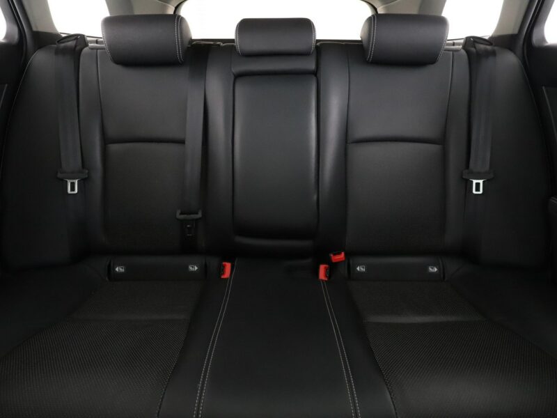 Toyota Avensis automat skóra panorama navi grzane fotele kamera i czujniki parkowania III (2009-)