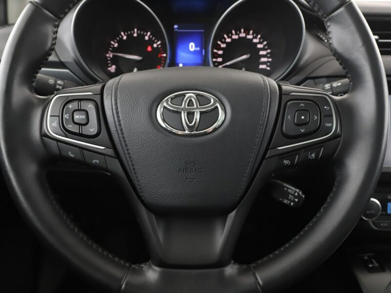 Toyota Avensis automat skóra panorama navi grzane fotele kamera i czujniki parkowania III (2009-)