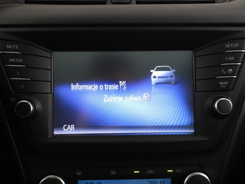 Toyota Avensis automat skóra panorama navi grzane fotele kamera i czujniki parkowania III (2009-)