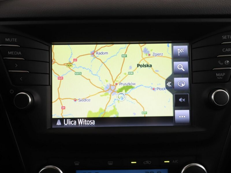 Toyota Avensis automat skóra panorama navi grzane fotele kamera i czujniki parkowania III (2009-)