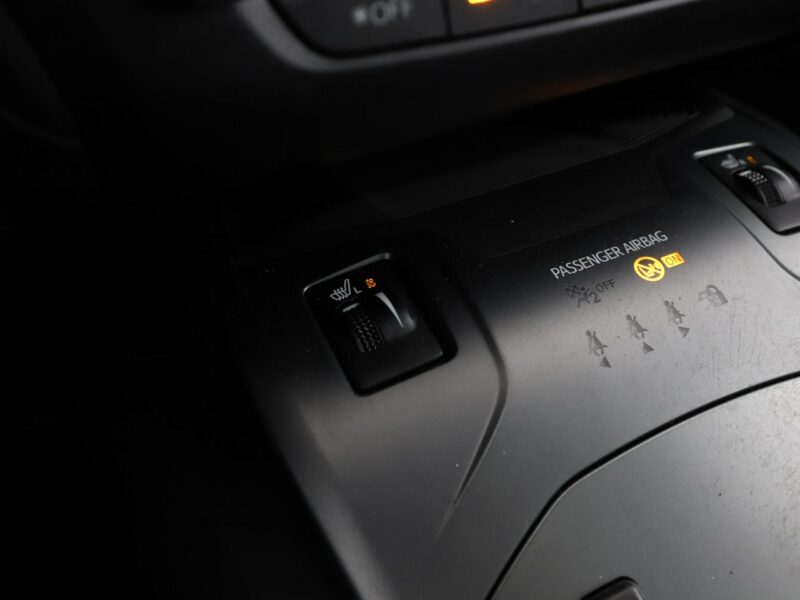 Toyota Avensis automat skóra panorama navi grzane fotele kamera i czujniki parkowania III (2009-)