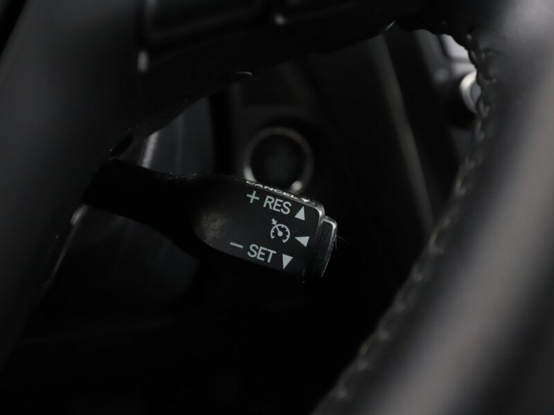 Toyota Avensis automat skóra panorama navi grzane fotele kamera i czujniki parkowania III (2009-)