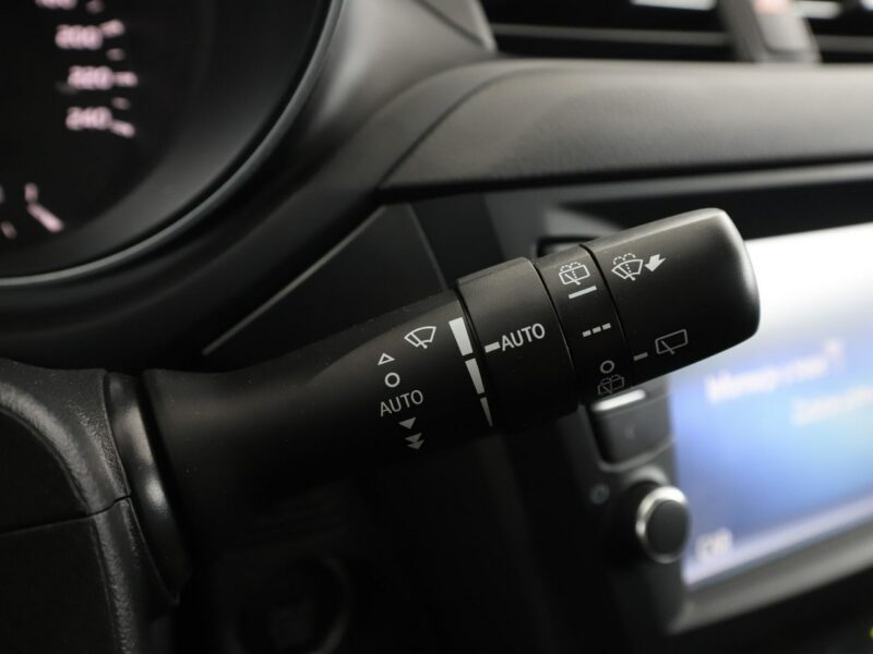 Toyota Avensis automat skóra panorama navi grzane fotele kamera i czujniki parkowania III (2009-)