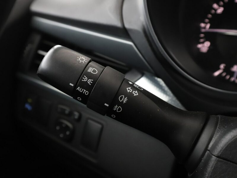 Toyota Avensis automat skóra panorama navi grzane fotele kamera i czujniki parkowania III (2009-)