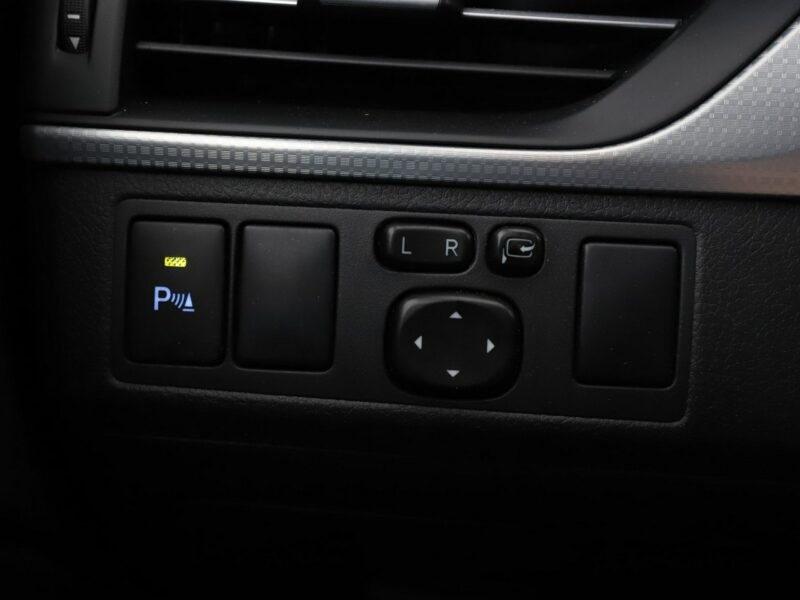 Toyota Avensis automat skóra panorama navi grzane fotele kamera i czujniki parkowania III (2009-)