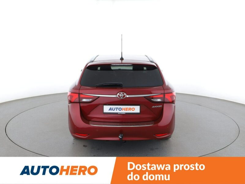 Toyota Avensis automat skóra panorama navi grzane fotele kamera i czujniki parkowania III (2009-)