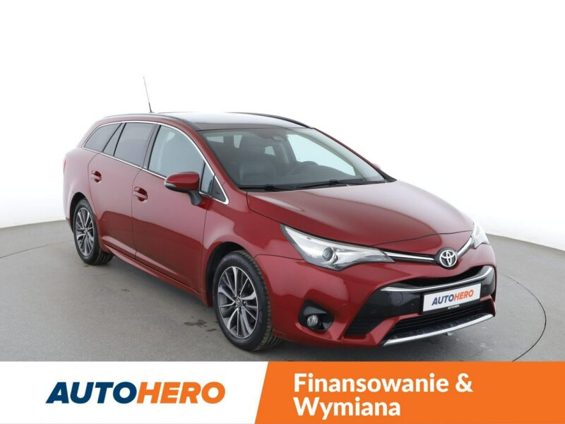 Toyota Avensis automat skóra panorama navi grzane fotele kamera i czujniki parkowania III (2009-)