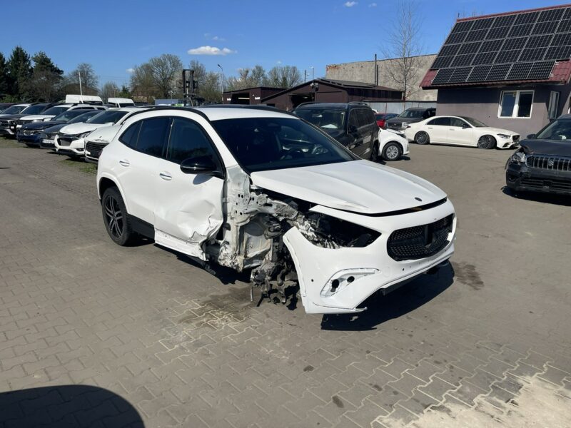 Mercedes GLA 200 AMGline Automat 4Matic Podgrzewane Skóra 150KM