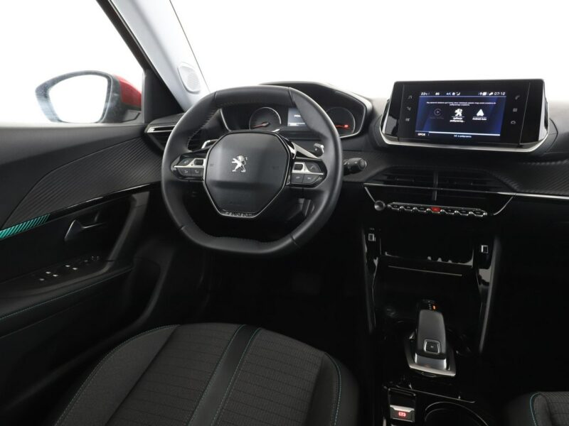 Peugeot 2008 Allure Pack automat niski przebieg navi kamera półskóra LED tempomat II (2019-)