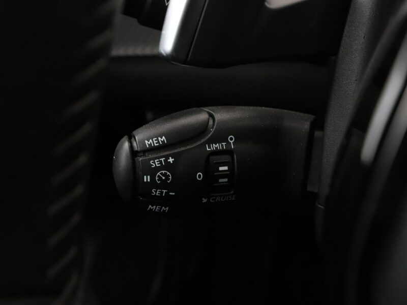Peugeot 2008 Allure Pack automat niski przebieg navi kamera półskóra LED tempomat II (2019-)
