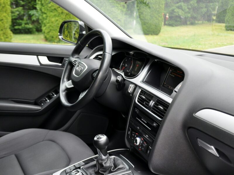 Audi A4 2.0TDI(150KM)*Lift*Navi*Klimatronik*El.Klapa*Reling*Parktr.*Alu17"ASO B8 (2007-2015)