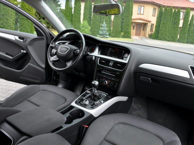 Audi A4 2.0TDI(150KM)*Lift*Navi*Klimatronik*El.Klapa*Reling*Parktr.*Alu17"ASO B8 (2007-2015)