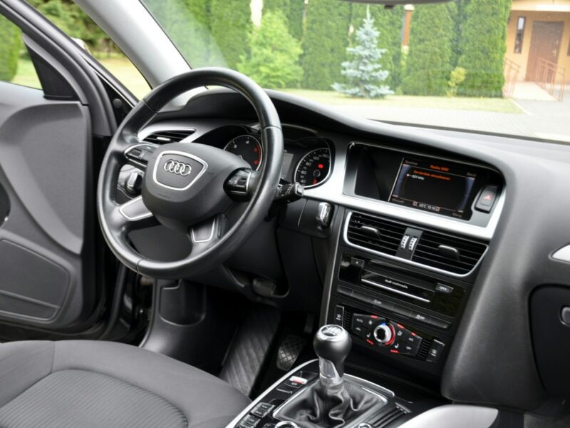 Audi A4 2.0TDI(150KM)*Lift*Navi*Klimatronik*El.Klapa*Reling*Parktr.*Alu17"ASO B8 (2007-2015)