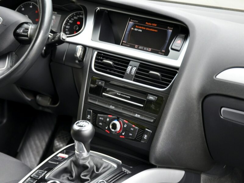 Audi A4 2.0TDI(150KM)*Lift*Navi*Klimatronik*El.Klapa*Reling*Parktr.*Alu17"ASO B8 (2007-2015)