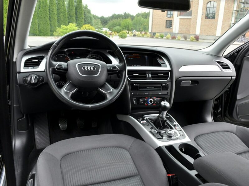 Audi A4 2.0TDI(150KM)*Lift*Navi*Klimatronik*El.Klapa*Reling*Parktr.*Alu17"ASO B8 (2007-2015)