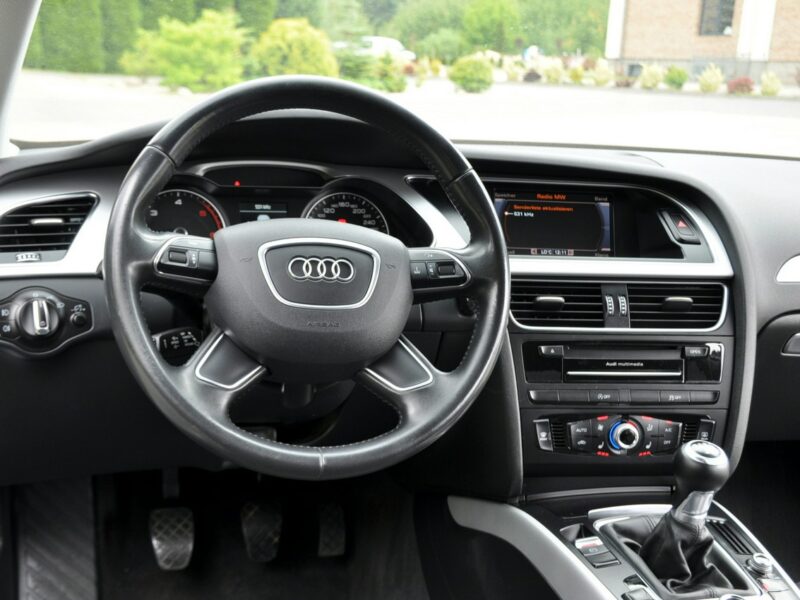 Audi A4 2.0TDI(150KM)*Lift*Navi*Klimatronik*El.Klapa*Reling*Parktr.*Alu17"ASO B8 (2007-2015)