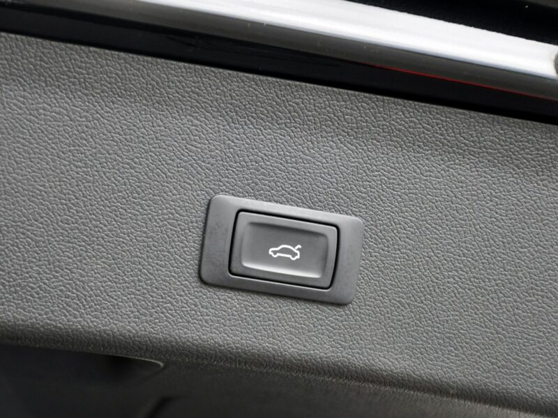 Audi A4 2.0TDI(150KM)*Lift*Navi*Klimatronik*El.Klapa*Reling*Parktr.*Alu17"ASO B8 (2007-2015)