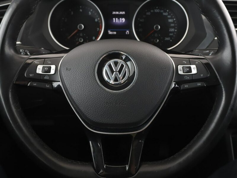 Volkswagen Tiguan 4x4 DSG navi klima auto grzane fotele czujniki parkowania II (2016-2024)