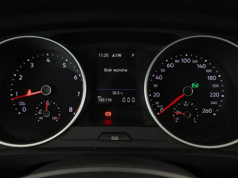Volkswagen Tiguan 4x4 DSG navi klima auto grzane fotele czujniki parkowania II (2016-2024)