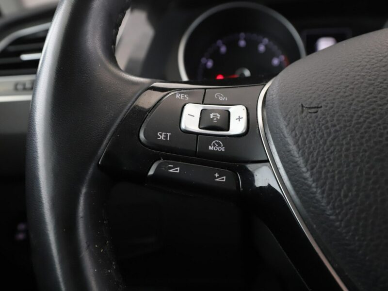 Volkswagen Tiguan 4x4 DSG navi klima auto grzane fotele czujniki parkowania II (2016-2024)