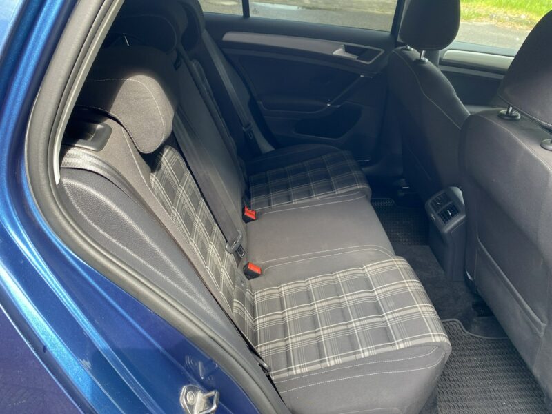 Volkswagen Golf GTI, kamera, Apple Android car, nowy rozrząd, spoiler, podwójny wydech VII (2012-)