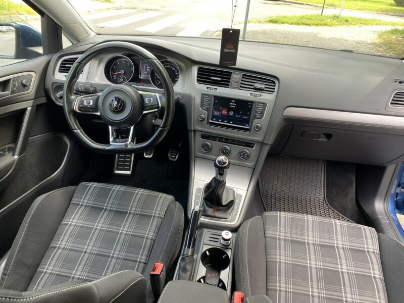Volkswagen Golf GTI, kamera, Apple Android car, nowy rozrząd, spoiler, podwójny wydech VII (2012-)