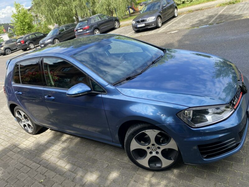 Volkswagen Golf GTI, kamera, Apple Android car, nowy rozrząd, spoiler, podwójny wydech VII (2012-)