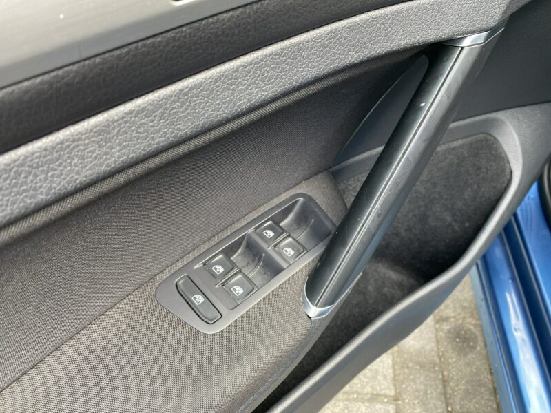 Volkswagen Golf GTI, kamera, Apple Android car, nowy rozrząd, spoiler, podwójny wydech VII (2012-)