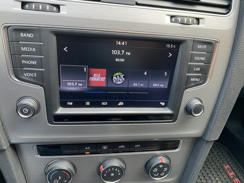 Volkswagen Golf GTI, kamera, Apple Android car, nowy rozrząd, spoiler, podwójny wydech VII (2012-)