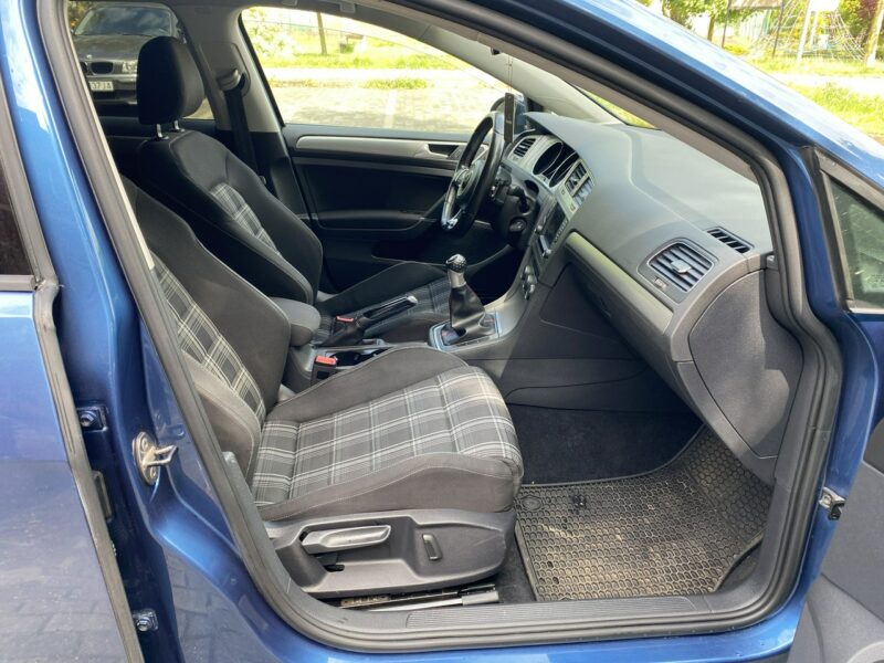 Volkswagen Golf GTI, kamera, Apple Android car, nowy rozrząd, spoiler, podwójny wydech VII (2012-)