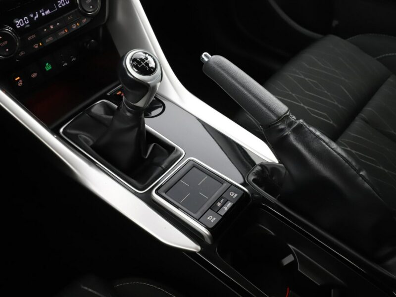 Mitsubishi Eclipse Cross klima auto kamera i czujniki parkowania grzane fotele VI (2018-)