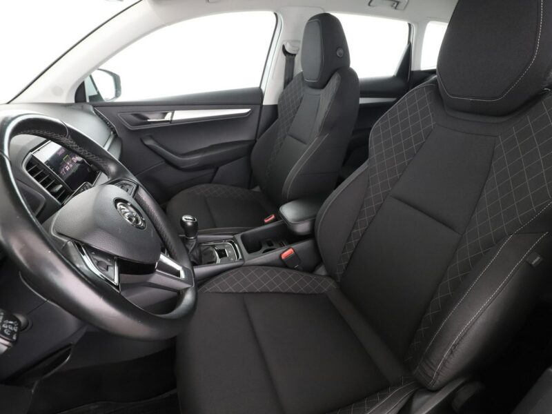 Škoda Karoq FV23% virtual cocpit kamera i czujniki parkowania klima auto