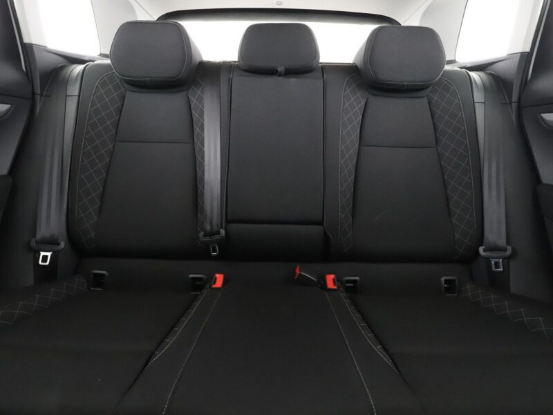 Škoda Karoq FV23% virtual cocpit kamera i czujniki parkowania klima auto