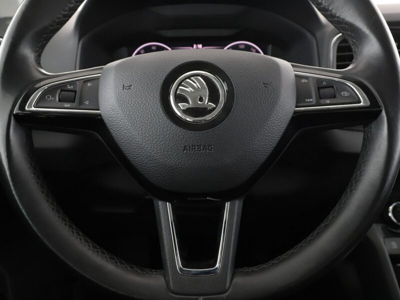 Škoda Karoq FV23% virtual cocpit kamera i czujniki parkowania klima auto