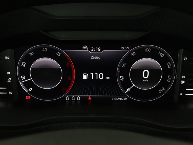Škoda Karoq FV23% virtual cocpit kamera i czujniki parkowania klima auto