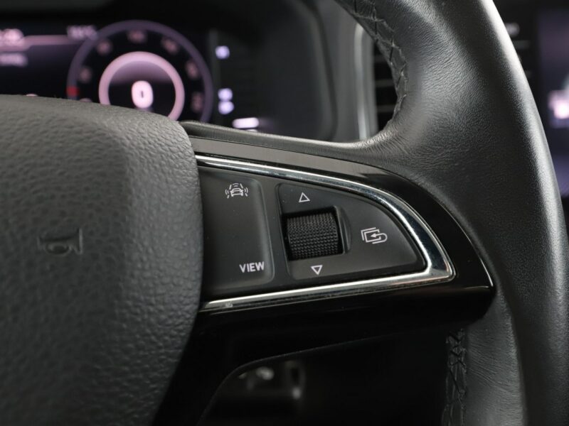 Škoda Karoq FV23% virtual cocpit kamera i czujniki parkowania klima auto