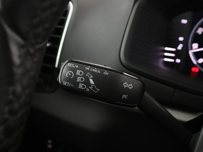 Škoda Karoq FV23% virtual cocpit kamera i czujniki parkowania klima auto