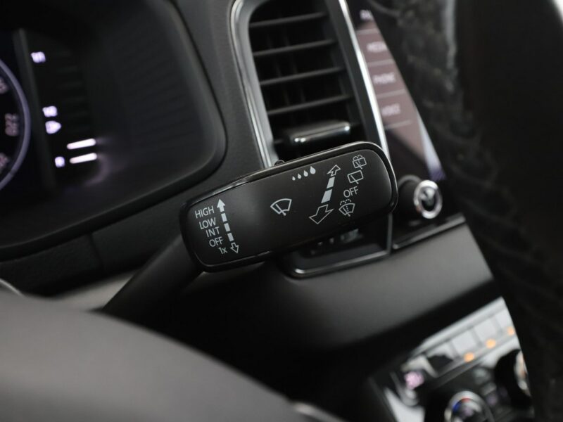 Škoda Karoq FV23% virtual cocpit kamera i czujniki parkowania klima auto