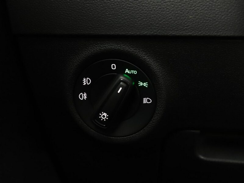 Škoda Karoq FV23% virtual cocpit kamera i czujniki parkowania klima auto